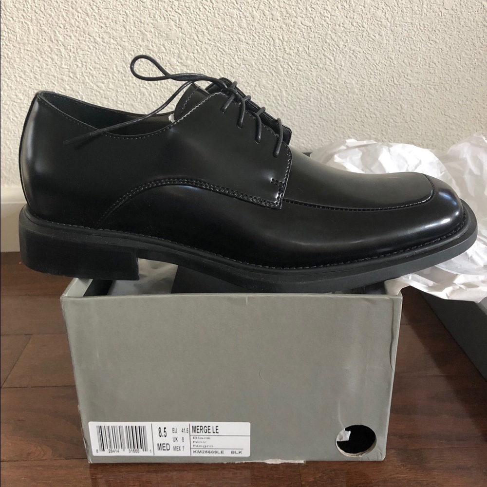 New in box black Kenneth Cole Merge Oxford shoes
